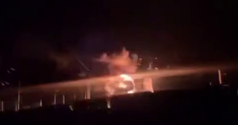 Дрони долетіли до підстанції на Брянщині: Трубчевськ без світла після пожежі (відео)
