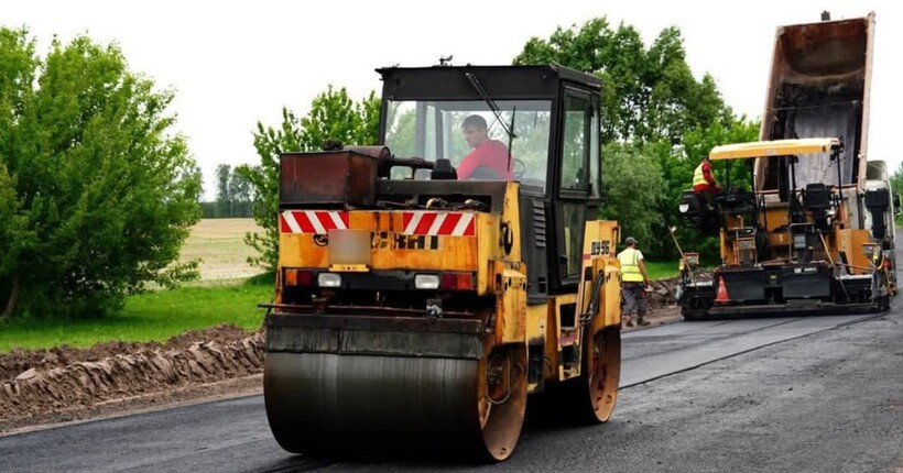 В Херсонській ОВА пояснили, навіщо ремонтувати дороги в прифронтовій області