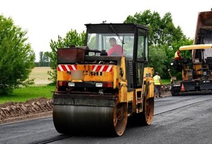 В Херсонській ОВА пояснили, навіщо ремонтувати дороги в прифронтовій області