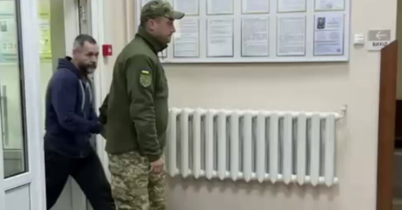 Підозрюваного у вбивстві Парубія Михайла Сцельнікова привезли до суду для подовження запобіжного заходу