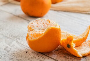 Що робити з мандариновими шкірками — 10 корисних ідей для дому і кухні