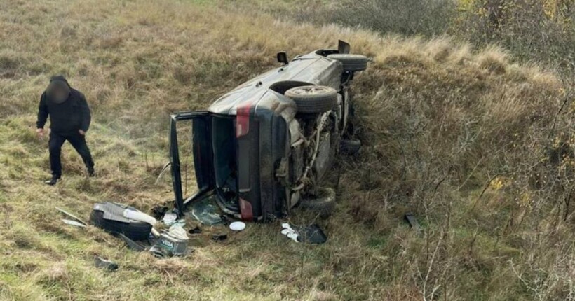 На Одещині семеро чоловіків перевернулися на автівці під час спроби перетнути кордон з Молдовою (фото)