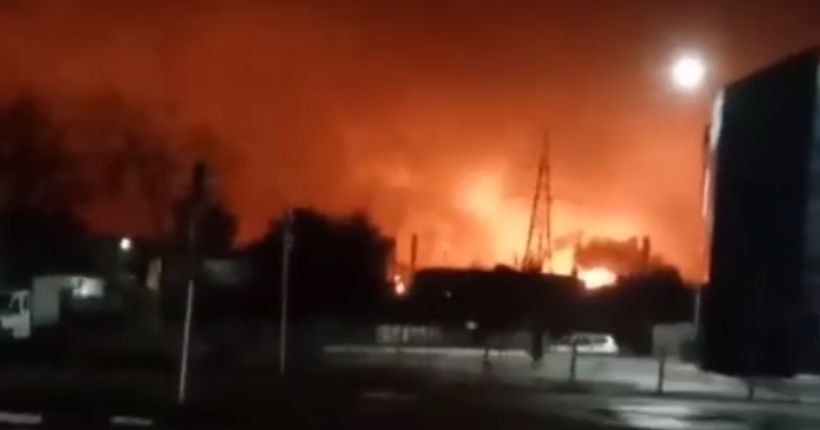 Після ударів дронів частково зупинився один із найбільших НПЗ росії – Reuters