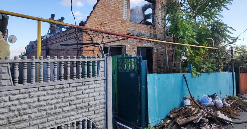 Удари по Дніпропетровщині: у ДСНС показали кадри наслідків (фото)