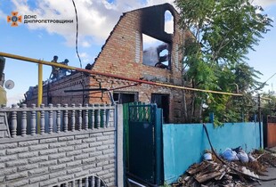 Удари по Дніпропетровщині: у ДСНС показали кадри наслідків (фото)