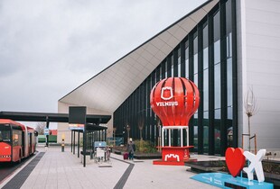 Аеропорт Вільнюса призупинив роботу через невідомі об'єкти в небі