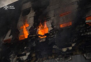 У Києві тривають аварійно-рятувальні роботи після атаки: у ДСНС показали кадри (фото)