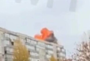 Російські окупанти влучили безпілотником у багатоповерхівку в Сумах: одна постраждала