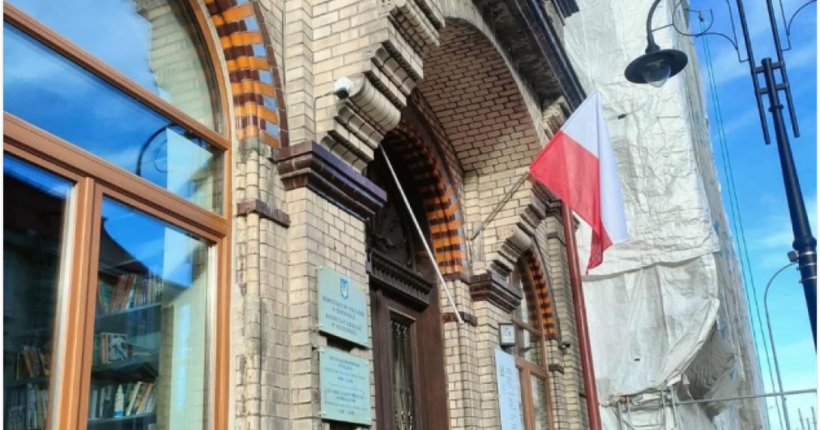 У Перемишлі вшосте за півроку зірвали український прапор з будівлі консульства