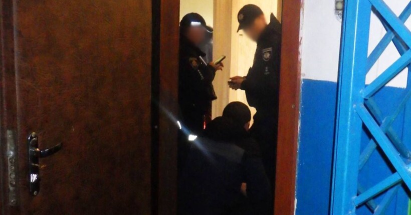 У Житомирі чоловік смертельно поранив дружину ножем, коли прийшов миритися