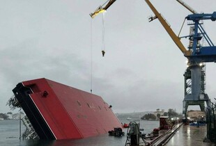 У Севастополі на морському заводі перекинувся плавучий кран: є загиблі і десятки поранених