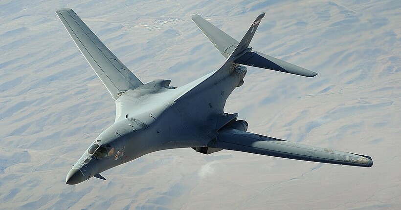 Бомбардувальники ВПС США B-1B помітили біля Венесуели: на підході авіаносець USS Gerald Ford