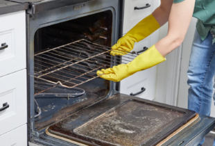 Як легко відмити решітку духовки: два найдієвіші лайфхаки