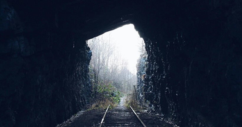 На Запоріжжі підірвали колії: завантажений військовий потяг окупантів пішов під укіс