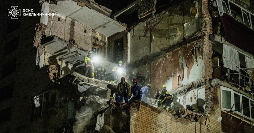 Вибух у багатоповерхівці в Хмельницькому: у ДСНС розповіли про постраждалих та показали кадри з місця події (фото)