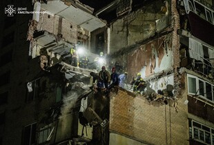 Вибух у багатоповерхівці в Хмельницькому: у ДСНС розповіли про постраждалих та показали кадри з місця події (фото)