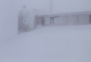 На горі Піп Іван випало до 80 см снігу (фото)