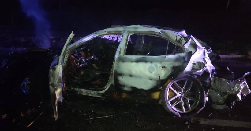 ДТП у Києві: Lexus на смерть збив пішохода і врізався в електроопору