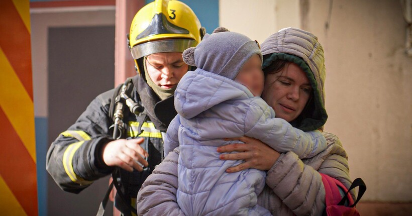 На Київщині через займання сміття евакуювали людей із задимленої дев’ятиповерхівки