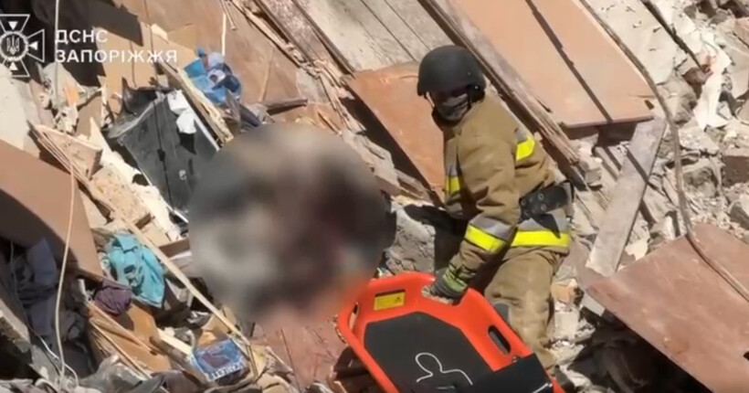 Аварійно-рятувальні роботи у 5-поверхівці в Запоріжжі завершені: у ДСНС розповіли, скільки людей загинуло (відео)