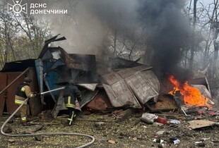 Атака на Слов'янськ: через удари пошкоджені 10 багатоповерхівок та спалахнула пожежа (фото)