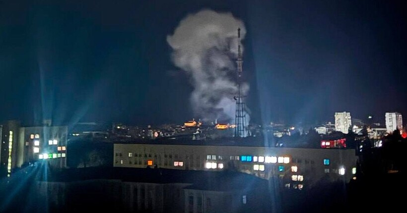Росіяни завдали удару по телевежі у Чернігові: є пошкодження