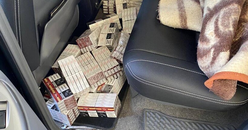 Сигарети під ковдрою: на кордоні з Молдовою митники вилучили партію контрабанди