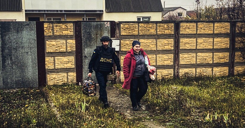 Надзвичайники евакуювали жінку та її дитину з Харківщини