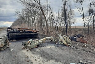 На фронті знову з’явилися російські бронеколони і