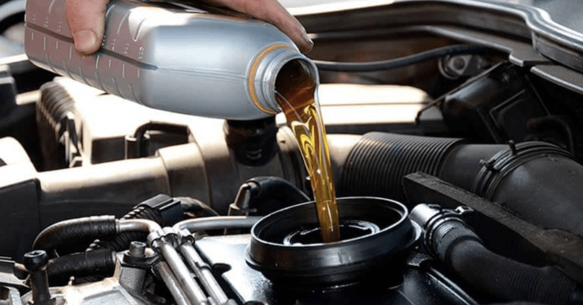 Як правильно доливати моторне мастило, щоб не зіпсувати двигун