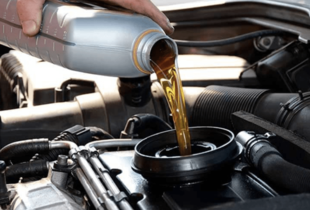 Як правильно доливати моторне мастило, щоб не зіпсувати двигун