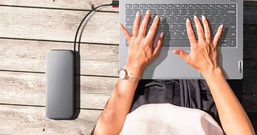 Чи можна тримати ноутбук постійно увімкненим у розетку