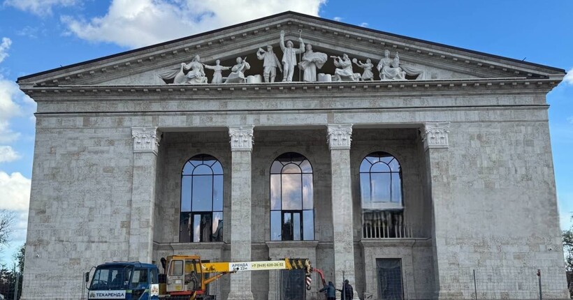 Театр на кістках: росіяни готують до відкриття Маріупольський драмтеатру