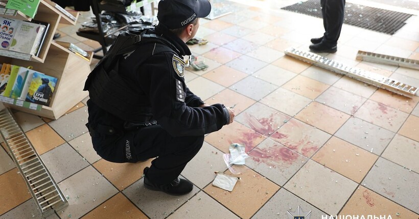 Атака на АЗС у Миколаєві: у поліції показали кадри наслідків та розповіли про постраждалих (фото)