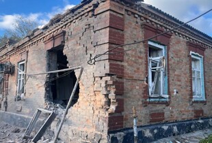 Росіяни вдарили по трьох районах Дніпропетровщини: є загиблі та постраждалі, спалахнули пожежі (фото)