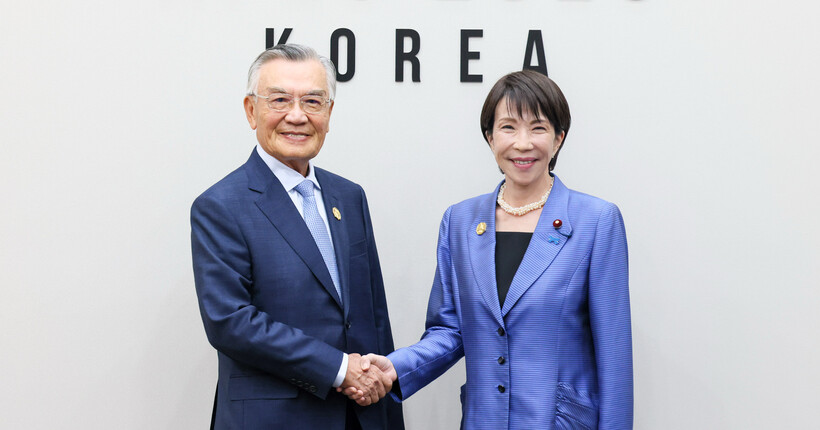 Китай обрушив шквал критики на нову прем'єрку Японії