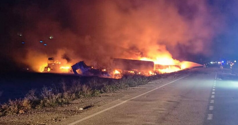 росія вдарила по Одещині: загинули дві людини, горіли вантажні авто (відео)