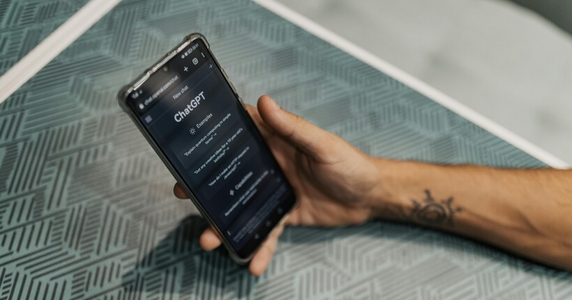 ChatGPT більше не ставить діагнози і не дає юридичних порад: нові правила використання 