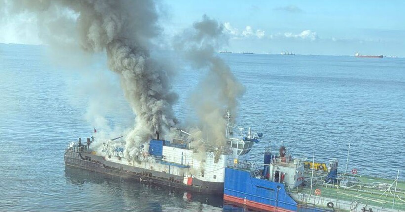 У Керченській протоці в порту Кавказ горить буксир