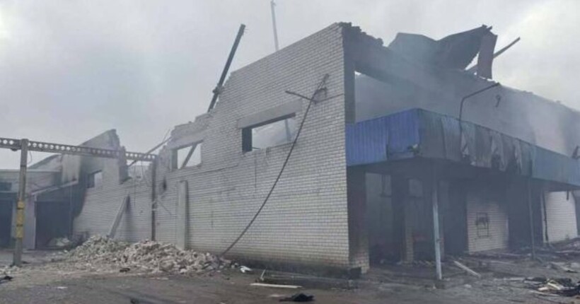 Окупанти знищили склад із продукцією виробника Flint та Chipster's у Павлограді