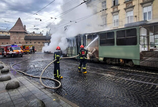 У центрі Львова загорівся трамвай: деталі від ДСНС