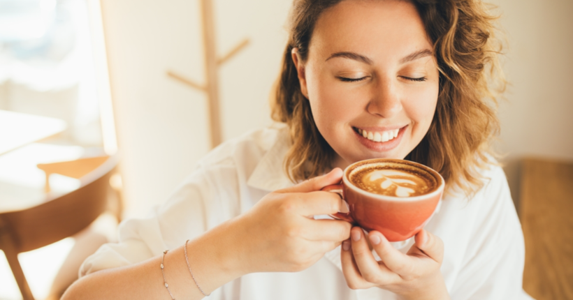 Кава може забарвлювати зуби у жовтий колір - правда чи міф?