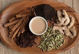 Пряний індійський чай, який зігріє у найхолодніші вечори - рецепт корисного імунного напою 