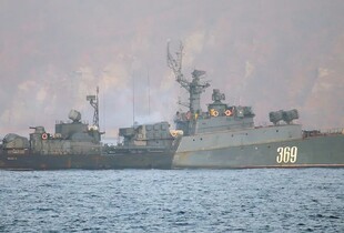 У Севастополі горів російський військовий корабель (відео)