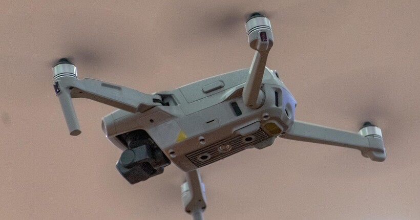 Росіяни цинічно вбили двох цивільних і собаку, які йшли під білим прапором (відео)