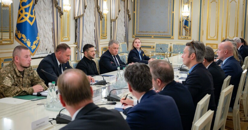 Зеленський зустрівся з представниками країн НАТО: говорили про ППО, PURL і зиму