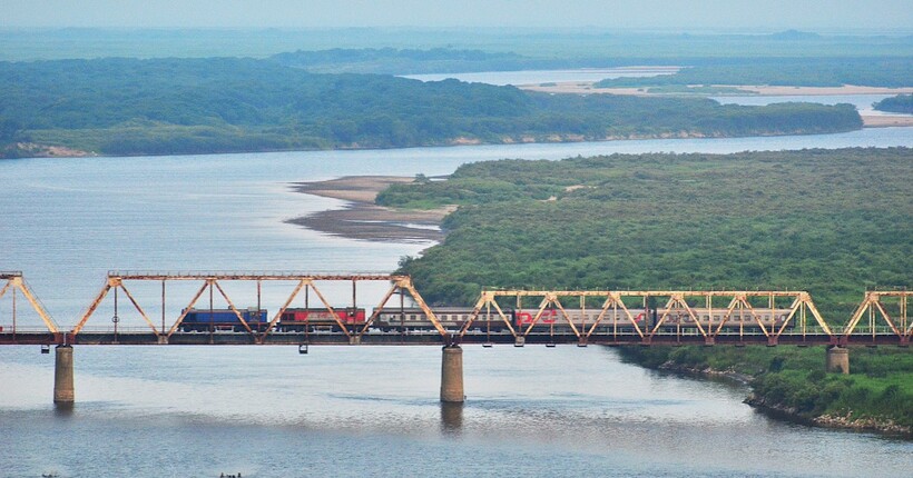 росія будує ще один міст в КНДР: що показують супутникові знімки