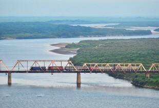 росія будує ще один міст в КНДР: що показують супутникові знімки