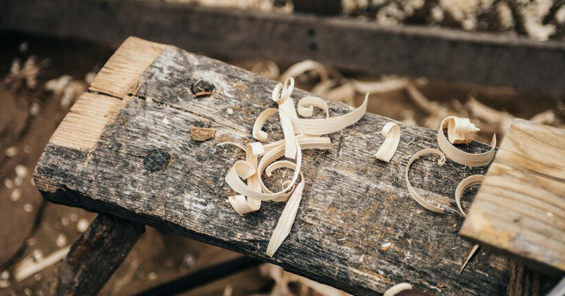 Це найцінніший ресурс для добрива - як підживити землю тирсою