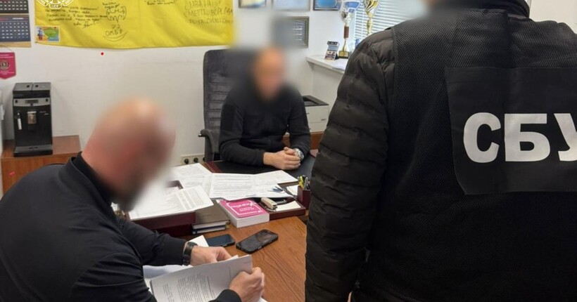 Затримано корупційну схему на Київській митниці: посадовці вимагали гроші за розмитнення автомобілів